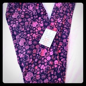 💕 NWT Black and Pink Leggings